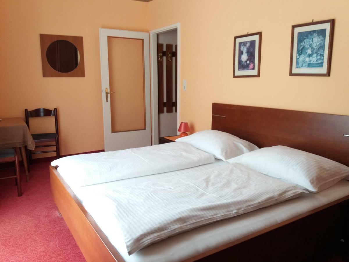 Pension Villa Inge Baden Bagian luar foto